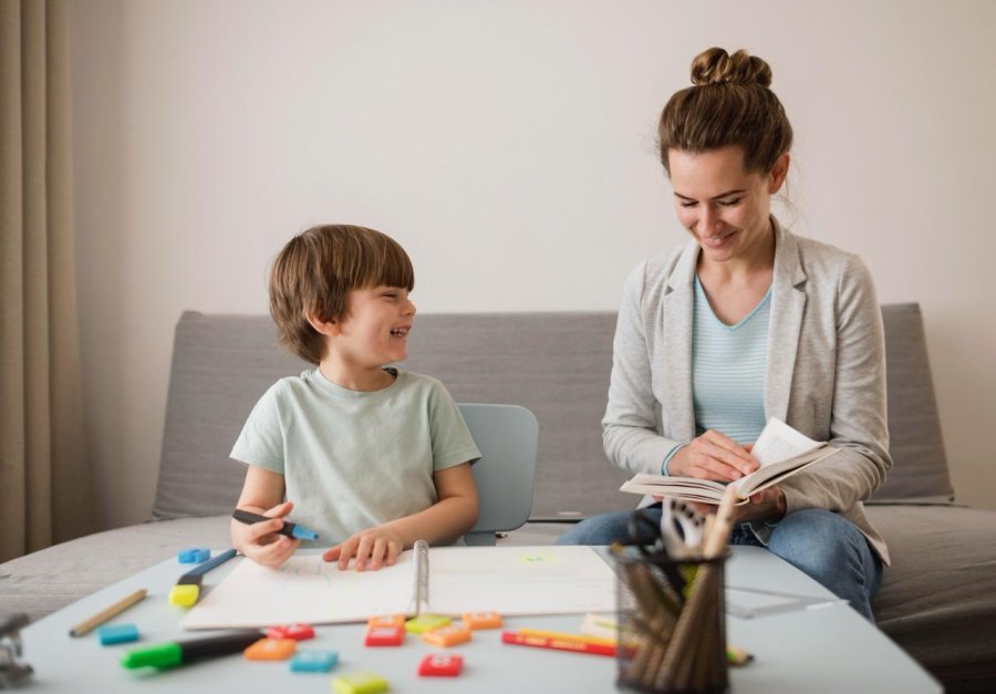 ¿Qué es una niñera especializada para niños con autismo y por qué es importante su papel?